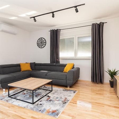 Modern And Spacious Apartment Helena Near The Beach Privlaka  Exteriör bild
